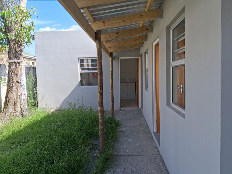 To Let 1 Bedroom Property for Rent in Quigney Eastern Cape